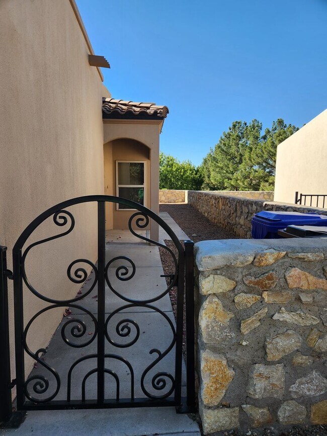 Building Photo - 1293 Mission Nuevo Dr