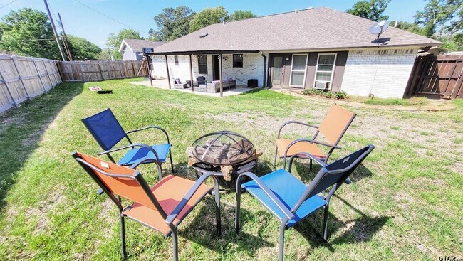 Building Photo - 10801 Harvestwood Drive