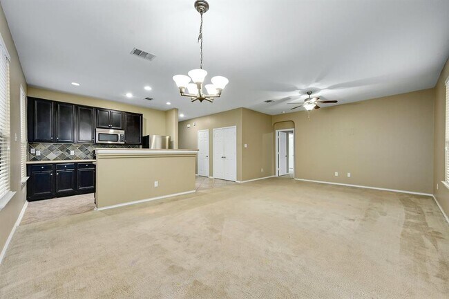 Building Photo - 1029 Hyde Park Dr
