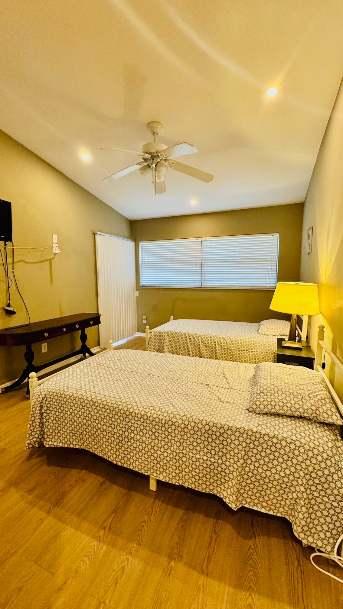 Building Photo - 2024 Pine Isle Ln