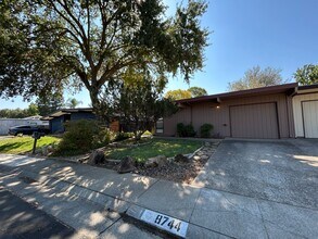 Building Photo - Cute Halfplex in Quiet Neighborhood