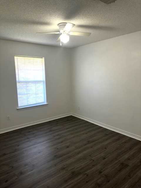 Building Photo - Spacious, Stylish, and Move-In Ready – 4-B...