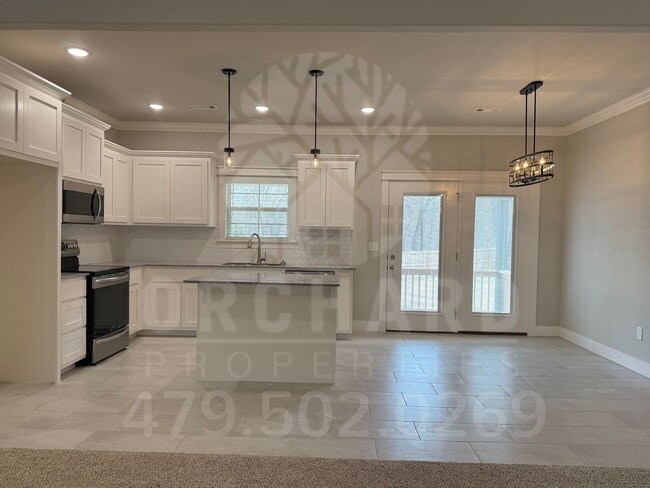 Building Photo - Single-Family Home- 2 Bed/2 Bath w/Hobby R...
