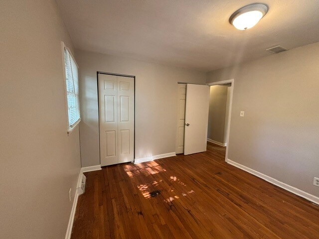 Building Photo - 3907 Raintree Dr