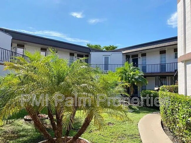 Building Photo - 7 Greenway Village N