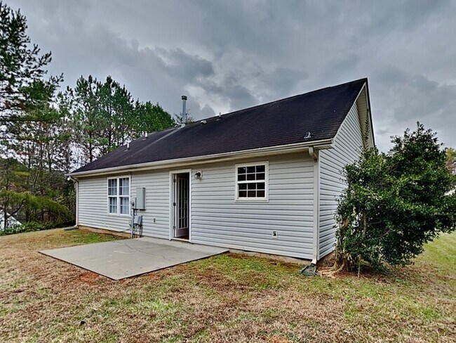 Building Photo - 3BD / 2 BA