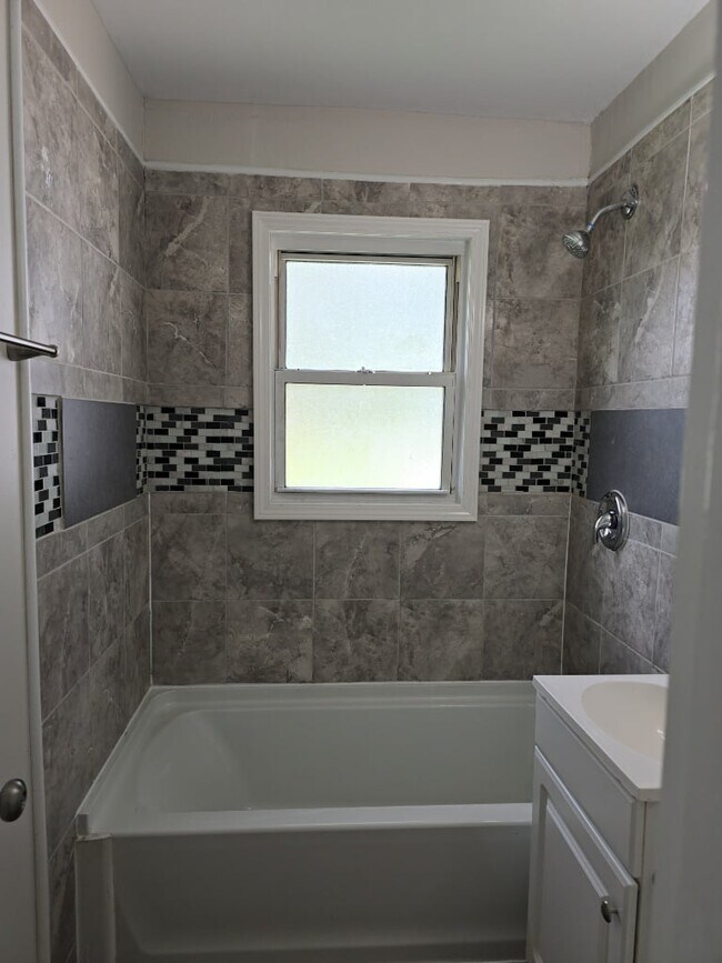 Building Photo - 1011 Blakley Dr