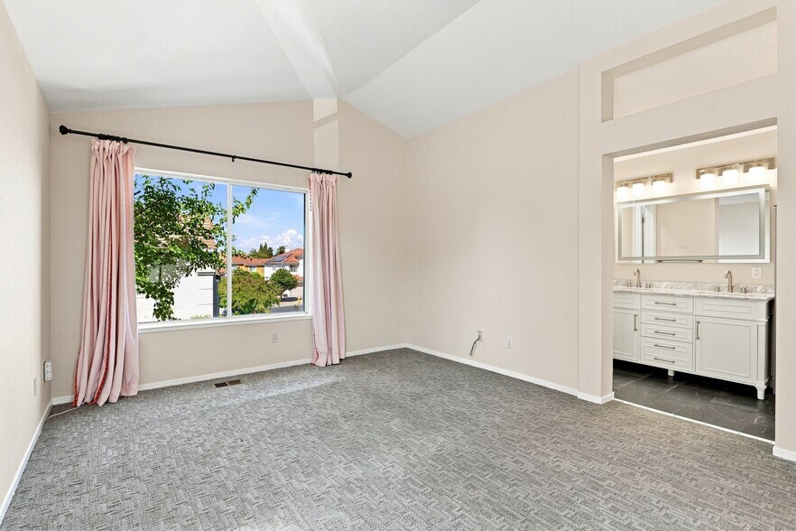 Building Photo - 2693 Mission Greens Dr