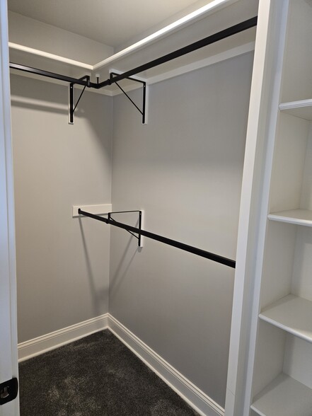 Walk-In Closet - 602 Forest Ln