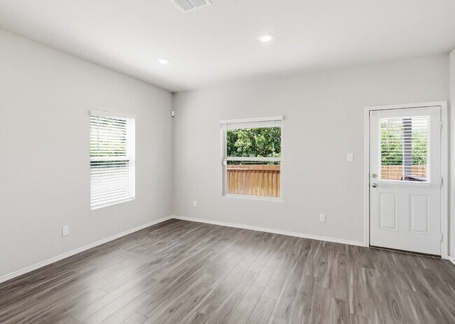 Building Photo - Spacious 4 Bedroom Home with Game Room and Flex Space!