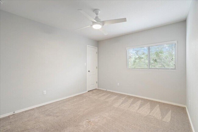 Building Photo - 15 Stone Terrace Dr