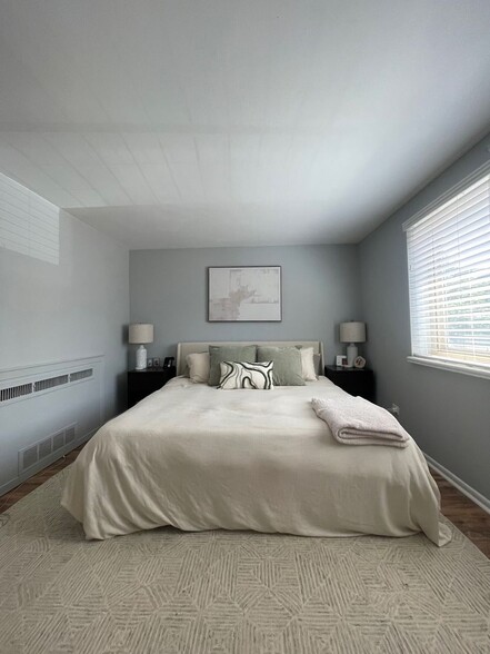 Building Photo - 1366 Garfield St