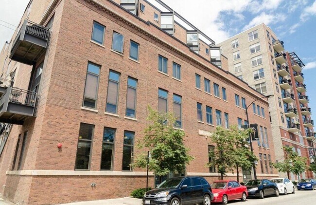 Building Photo - 222 S Racine Ave