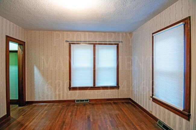 Building Photo - 2 Bedroom 1 Bath