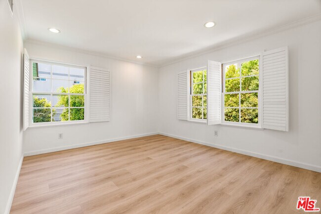 Building Photo - 1501 Kelton Ave