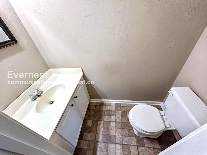 Building Photo - 2521 Heyoak Ct