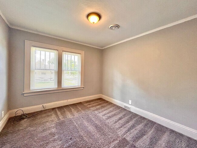 Building Photo - Delaware 81-PLACEMENT Procedure (income restricted)