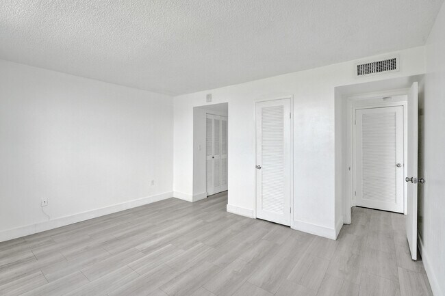 Building Photo - 2841 NE 163rd St