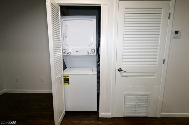 Building Photo - 14 Gouverneur St