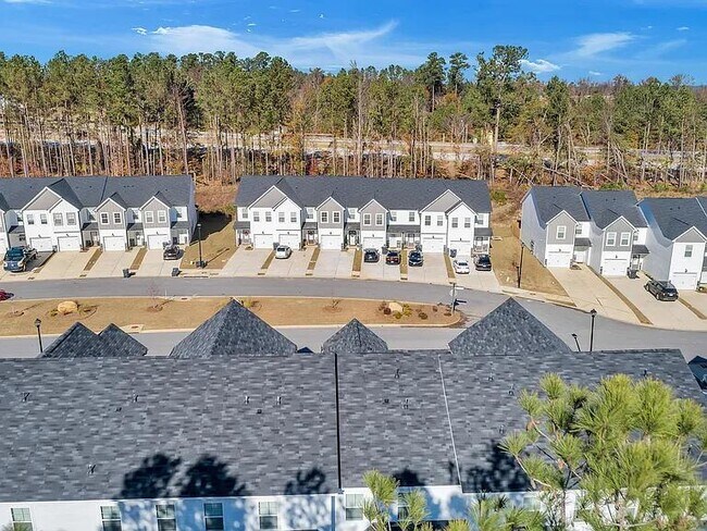 Building Photo - 1042 Linsmore Ave