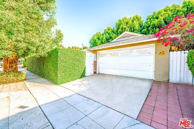 Building Photo - 5353 Don Pio Dr