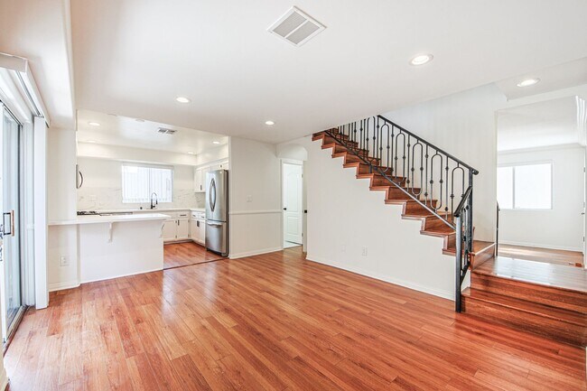 Building Photo - Fully Renovated 4 Bed/3.5Bath Home with Garage + Private Yard