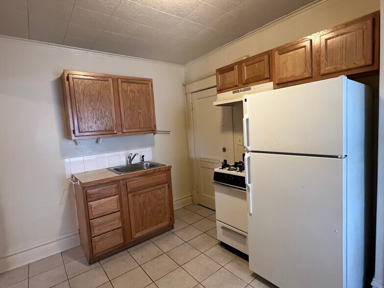 Building Photo - 222 Lafayette Ave NE