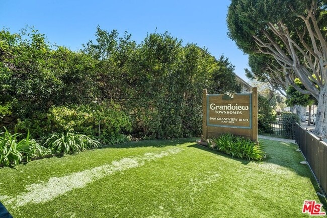 Building Photo - 4040 Grand View Blvd