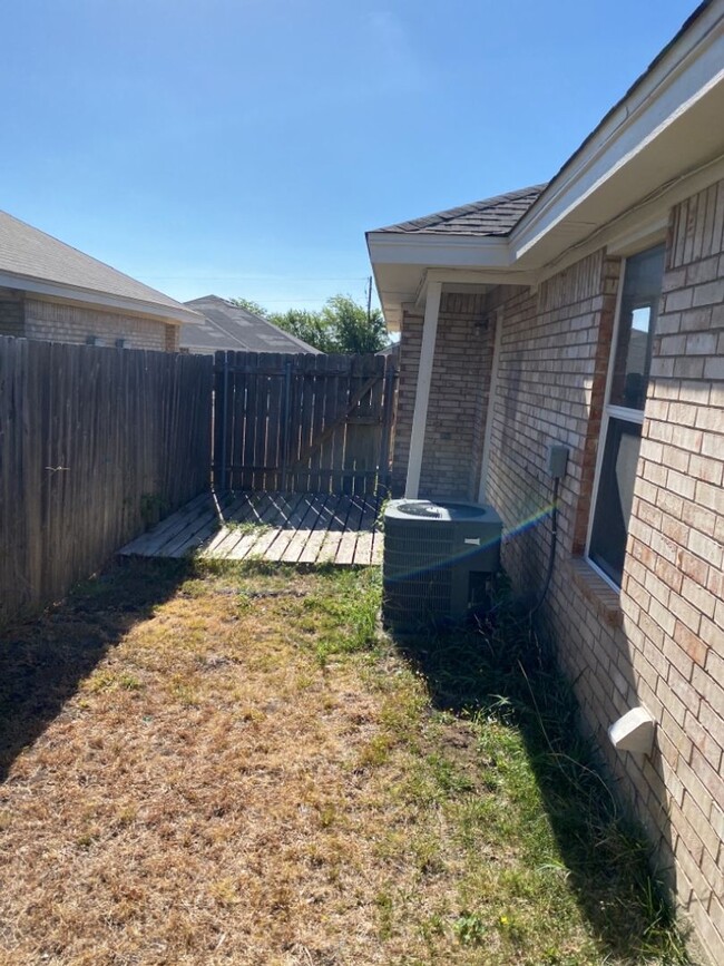 Primary Photo - 2801 Seabiscuit Dr