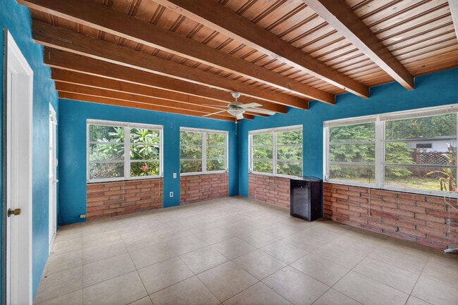 Building Photo - 841 SW 18th Ct