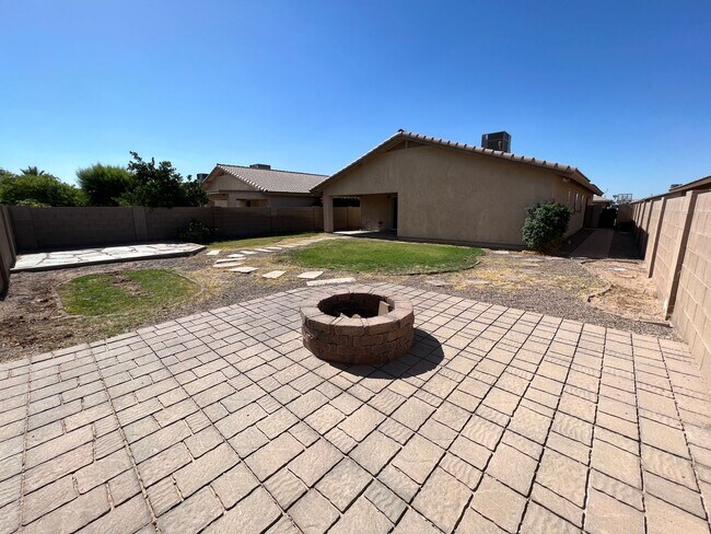 Building Photo - 3 BEDROOM HOME IN ARABY CROSSING!