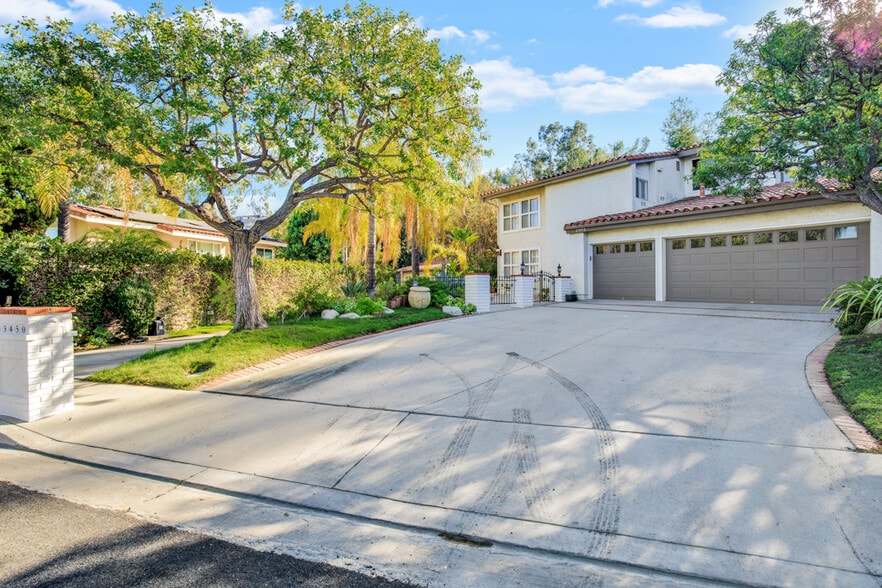 Building Photo - 23450 Park Hermosa