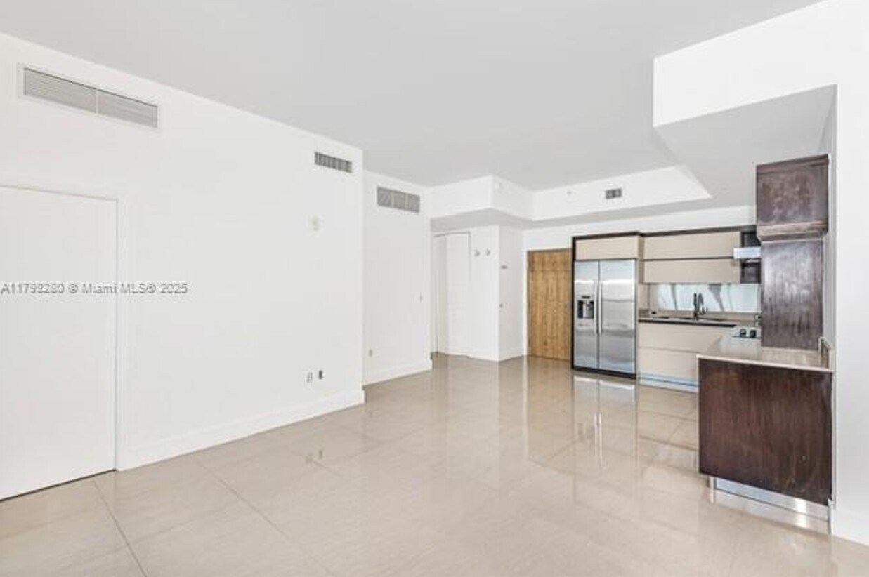 Building Photo - 2100 Park Ave