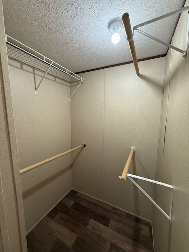 Building Photo - For Rent