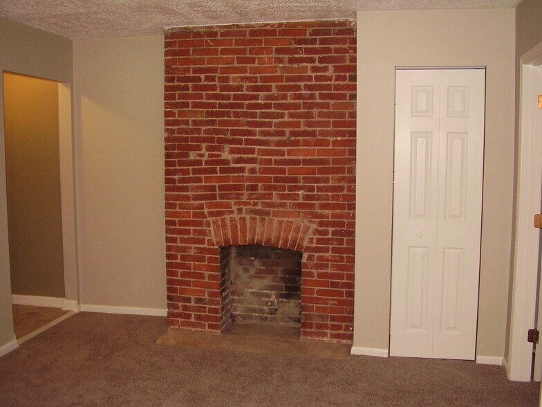 Building Photo - 5523 Ellsworth Ave