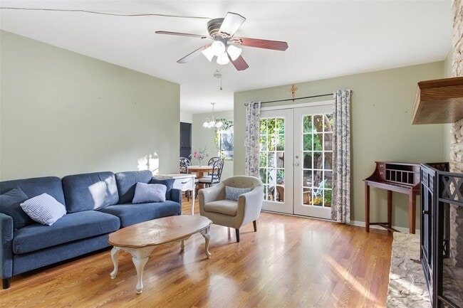 Building Photo - 105 Norwood Dr