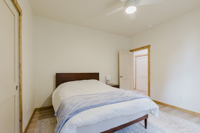 Building Photo - Beautiful New Construction Mountain Retreat