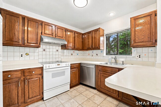 Building Photo - 50 Alvord Ln