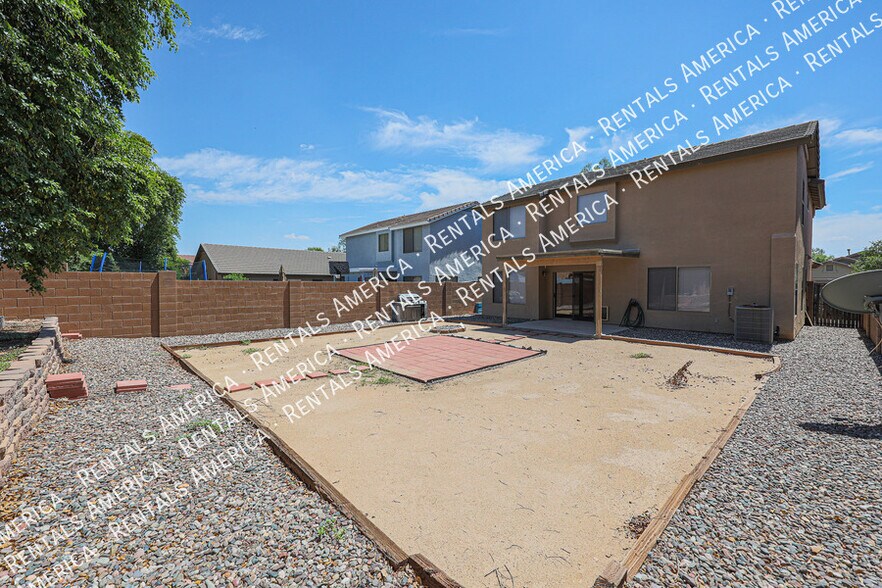 Building Photo - 12438 W Rancho Dr