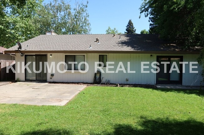 Building Photo - 3 Bedroom, 2 Bath, 2 Car garage in the Poc...