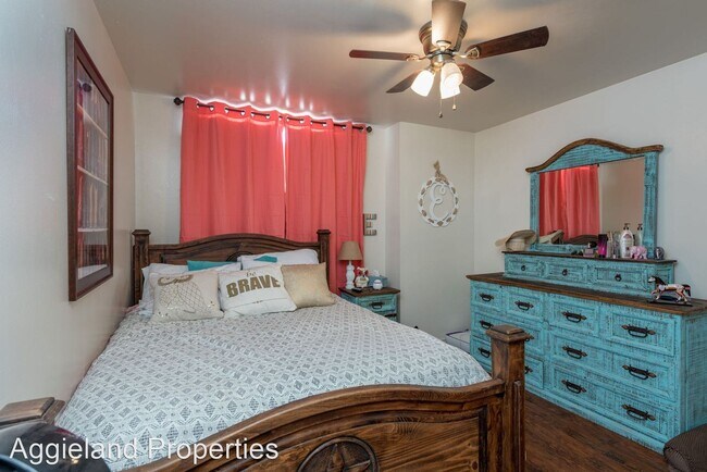 Building Photo - 3 br, 2.5 bath House - 1261 Flying Ace Circle