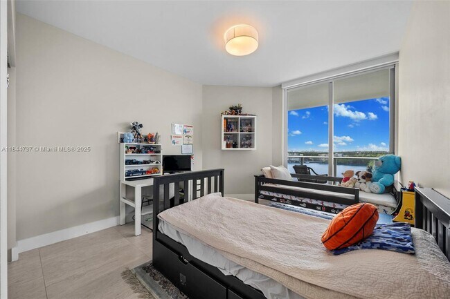 Building Photo - 17111 Biscayne Blvd