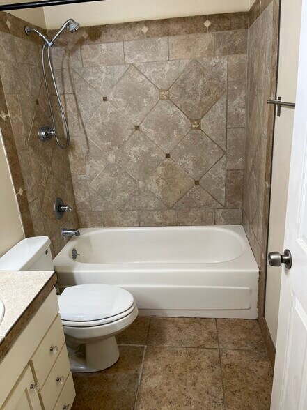 Building Photo - 4081 Clayton Rd