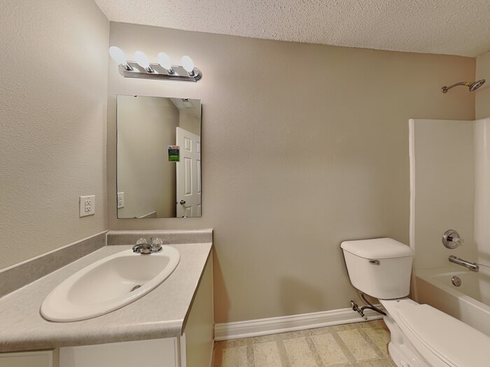 Building Photo - 1570 Broyles Ln