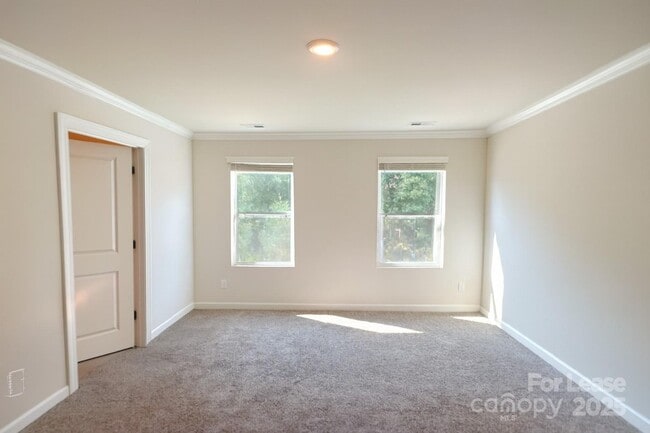 Building Photo - 221 Emmett Dr