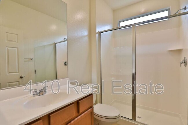 Building Photo - 5216 S 16th Pl