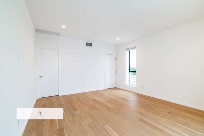 Building Photo - Elegant 3 Bedroom / 2.5 Bathroom Home in LA