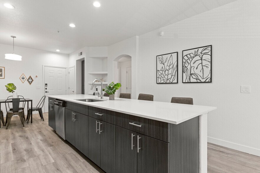 Building Photo - 9450 W Cabela Dr