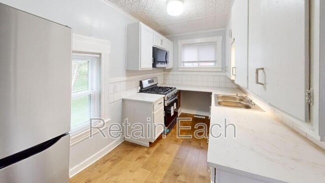 Primary Photo - 128 Huron St