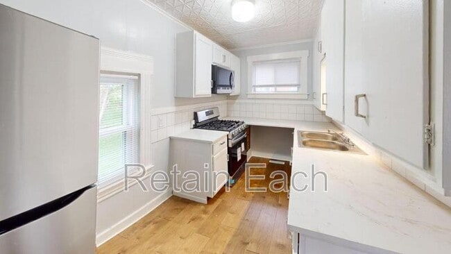 Primary Photo - 130 Huron St